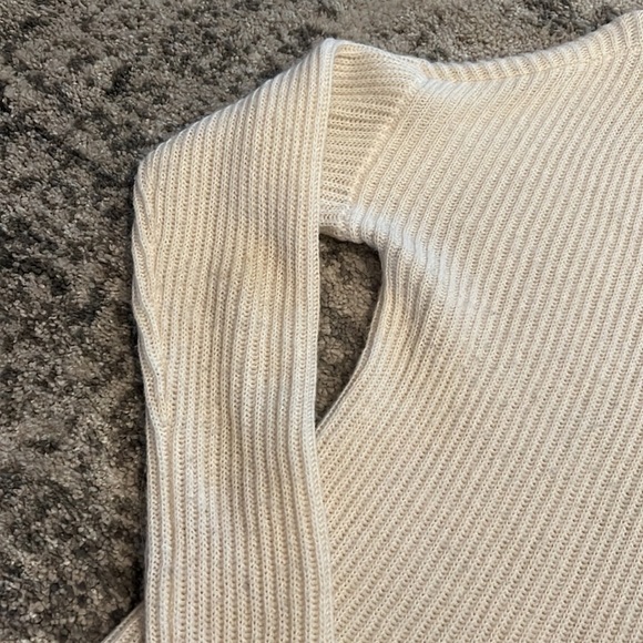 Express Cream Sweater - Picture 3 of 5